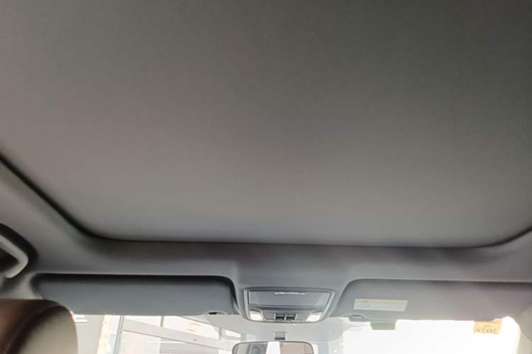 Used Honda UR-V 2023 370TURBO Two-Wheel-Drive Luxury Edition Headliner