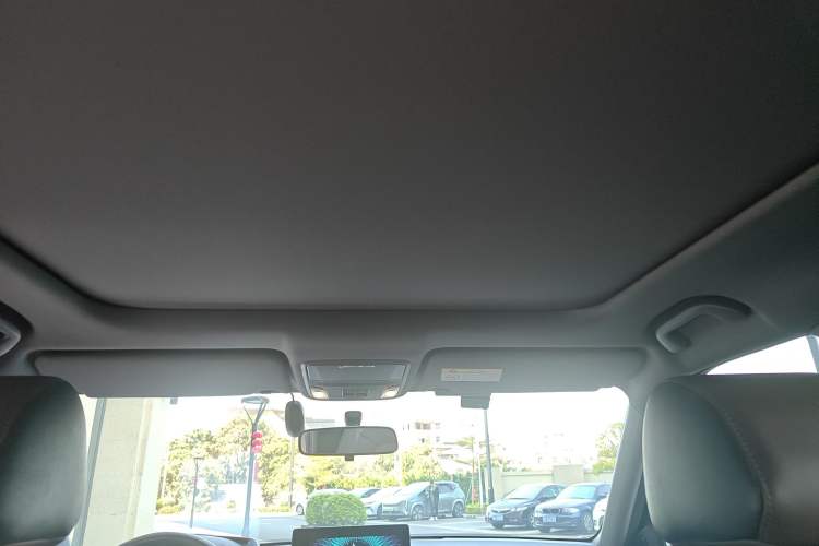 Used Honda UR-V 2023 370TURBO Two-Wheel-Drive Luxury Edition Headliner