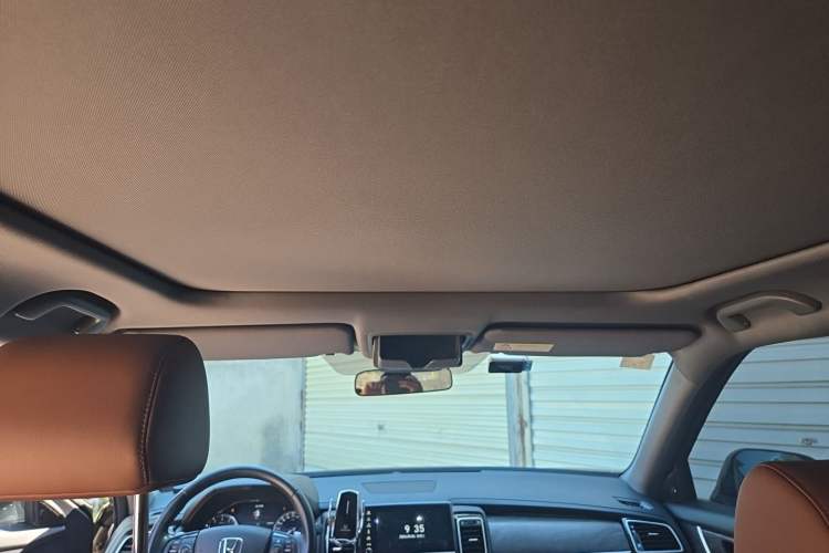 Used Honda UR-V 2023 370TURBO Two-Wheel-Drive Luxury Edition Headliner
