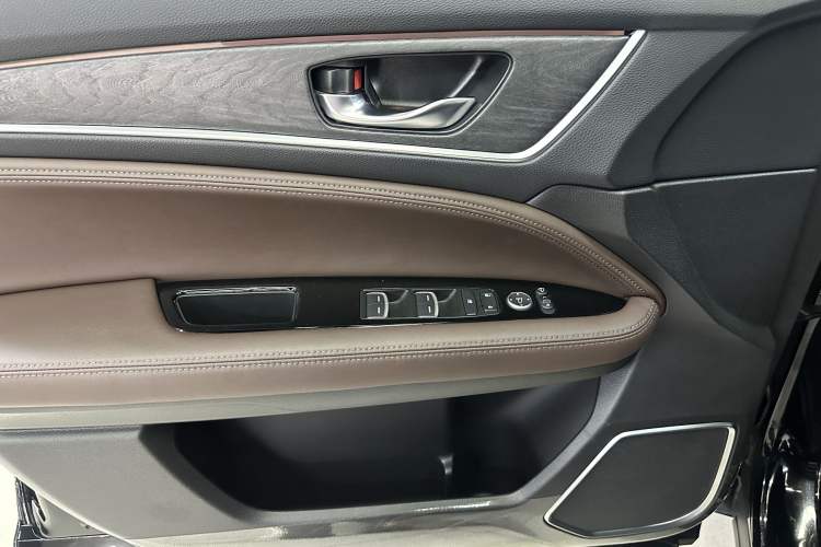 Used Honda UR-V 2023 370TURBO Two-Wheel-Drive Luxury Edition Interior 10