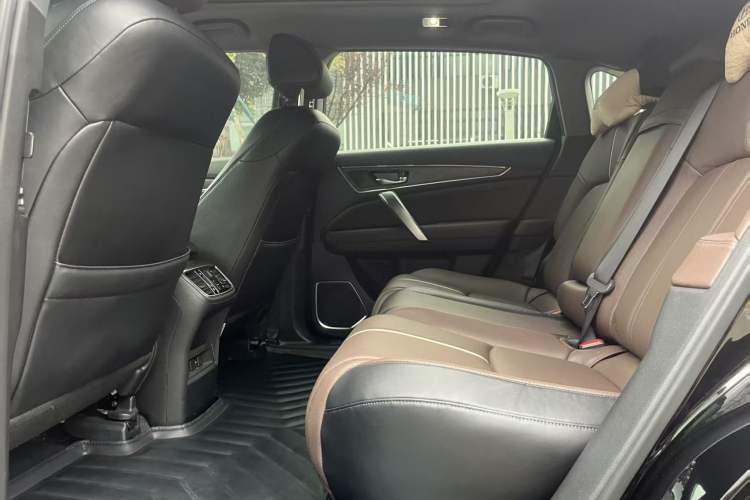 Used Honda UR-V 2023 370TURBO Two-Wheel-Drive Luxury Edition Interior 5
