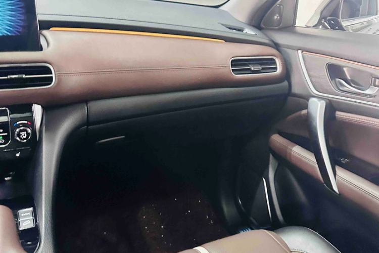 Used Honda UR-V 2023 370TURBO Two-Wheel-Drive Luxury Edition Interior 9