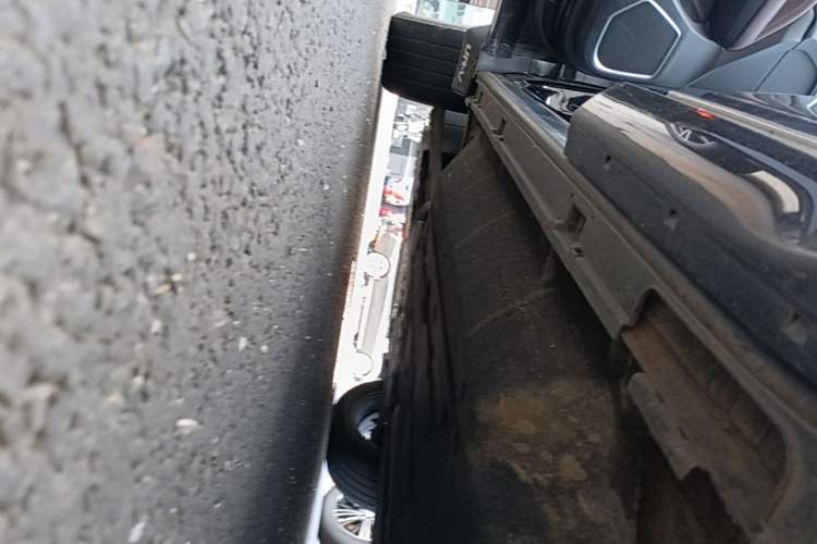 Used Honda UR-V 2023 370TURBO Two-Wheel-Drive Luxury Edition Left Side Sill