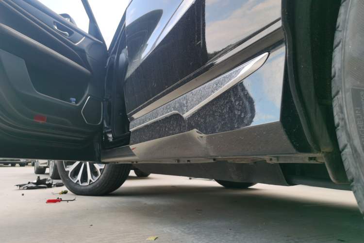 Used Honda UR-V 2023 370TURBO Four-Wheel Drive Luxury Edition Left Side Sill