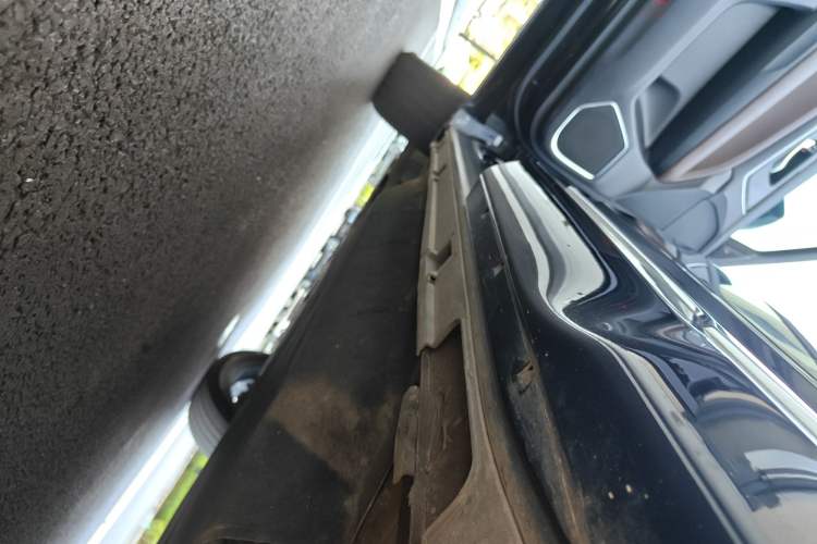Used Honda UR-V 2023 370TURBO Two-Wheel-Drive Luxury Edition Left Side Sill