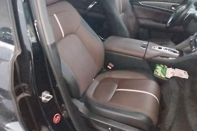 Used Honda UR-V 2023 370TURBO Two-Wheel-Drive Luxury Edition Right Front Seat