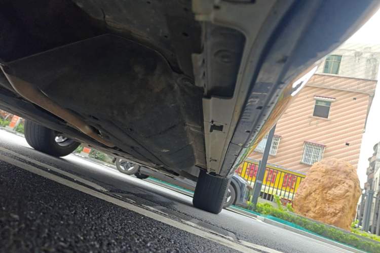 Used Honda UR-V 2023 370TURBO Two-Wheel-Drive Luxury Edition Right Side Sill