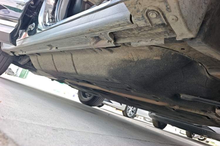Used Honda UR-V 2023 370TURBO Two-Wheel-Drive Luxury Edition Right Side Sill