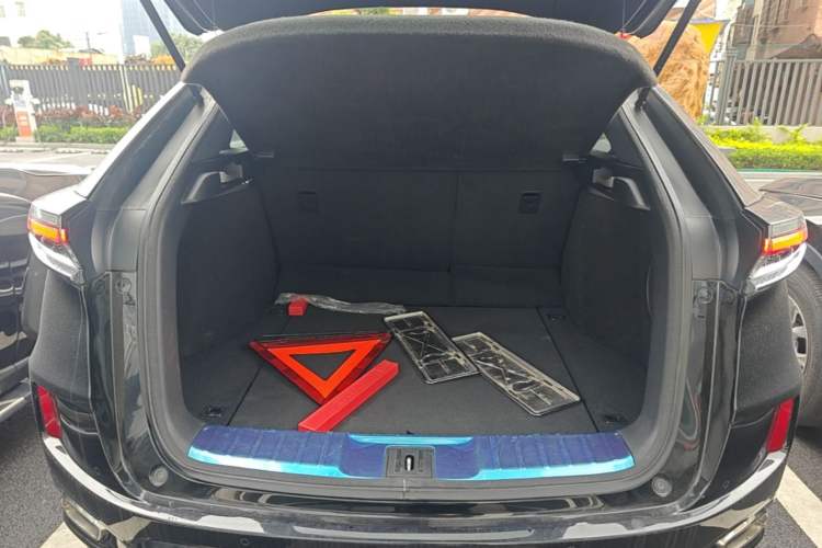 Used Honda UR-V 2023 370TURBO Two-Wheel-Drive Luxury Edition Trunk
