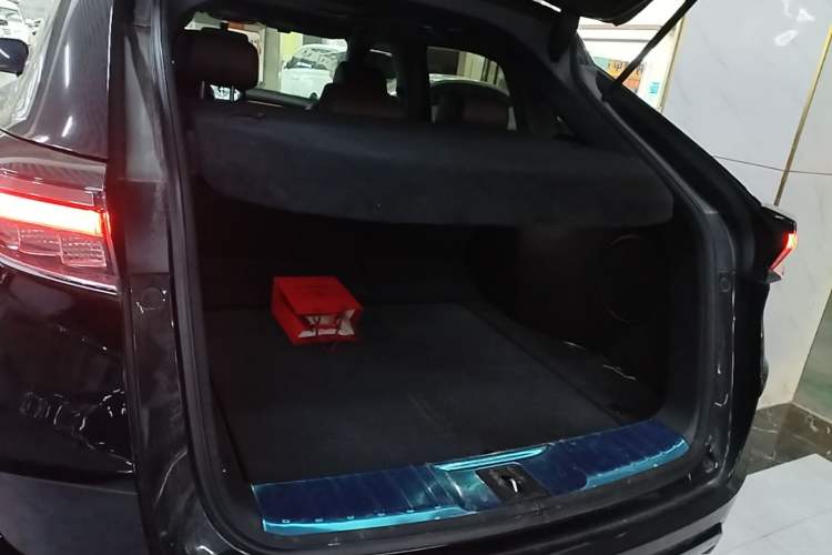 Used Honda UR-V 2023 370TURBO Two-Wheel-Drive Luxury Edition Trunk