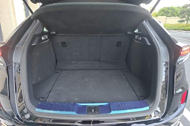 Used Honda UR-V 2023 370TURBO Two-Wheel-Drive Luxury Edition Trunk