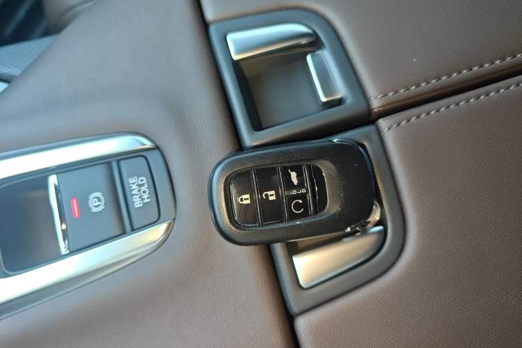 Used Honda UR-V 2023 370TURBO Two-Wheel-Drive Luxury Edition Vehicle Key