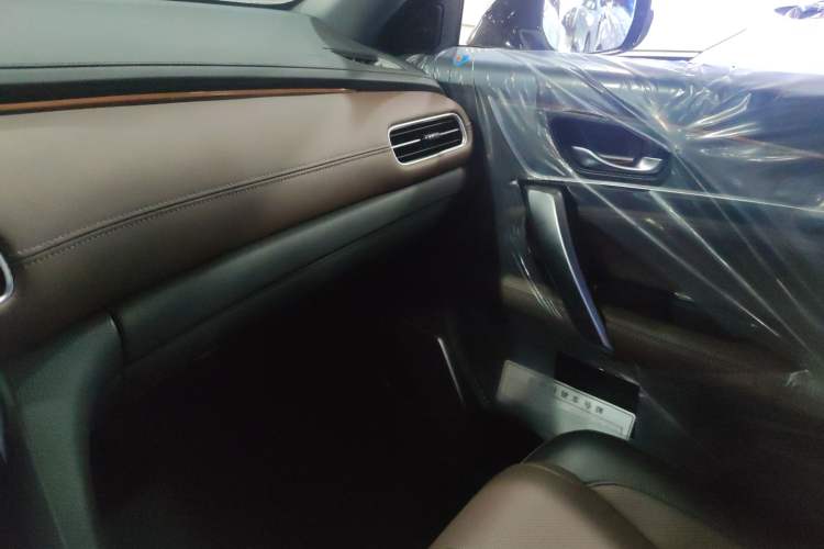 Used Honda UR-V 2023 370TURBO Two-Wheel-Drive Luxury Edition Audio And AC Panel