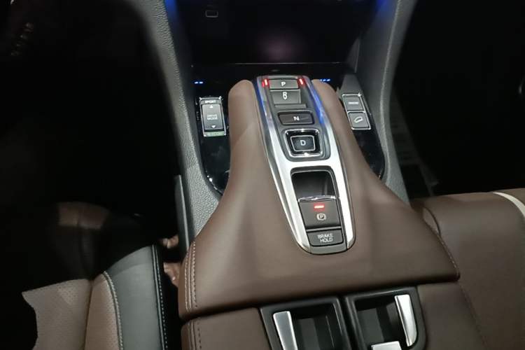 Used Honda UR-V 2023 370TURBO Four-Wheel Drive Luxury Edition Gear Lever