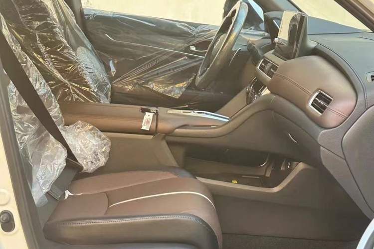 Used Honda UR-V 2023 370TURBO Two-Wheel-Drive Luxury Edition Interior 3