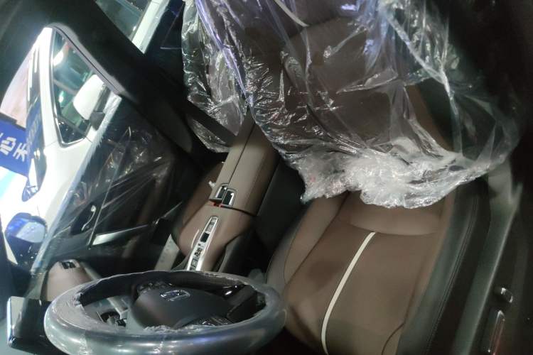 Used Honda UR-V 2023 370TURBO Two-Wheel-Drive Luxury Edition Left Front Seat