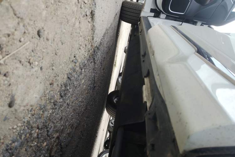 Used Honda UR-V 2023 370TURBO Two-Wheel-Drive Luxury Edition Left Side Sill
