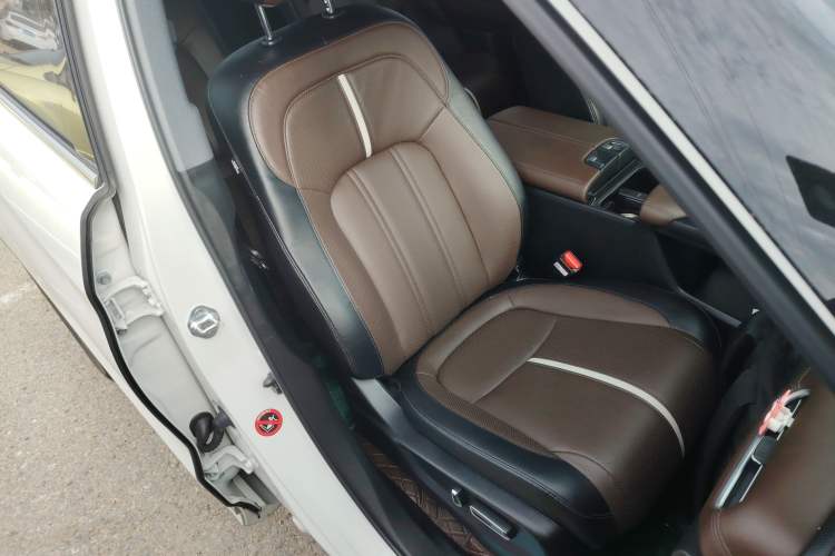 Used Honda UR-V 2023 370TURBO Two-Wheel-Drive Luxury Edition Right Front Seat