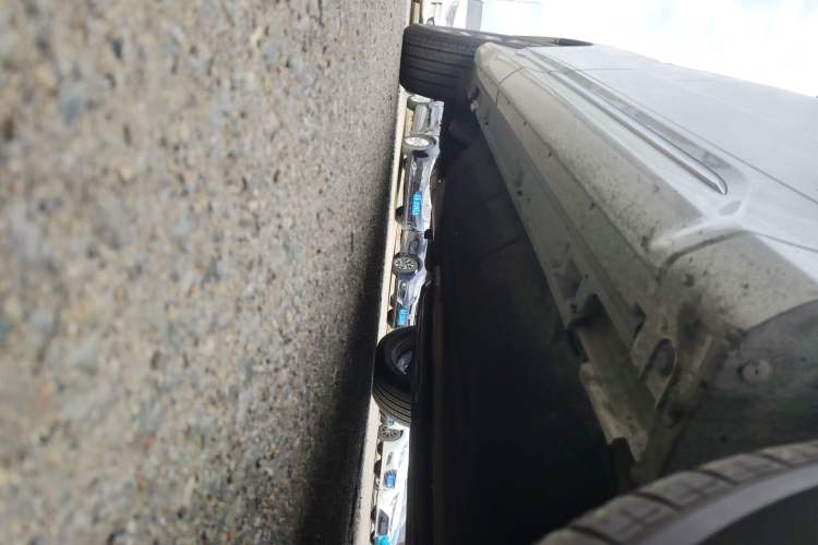 Used Honda UR-V 2023 370TURBO Two-Wheel-Drive Luxury Edition Right Side Sill
