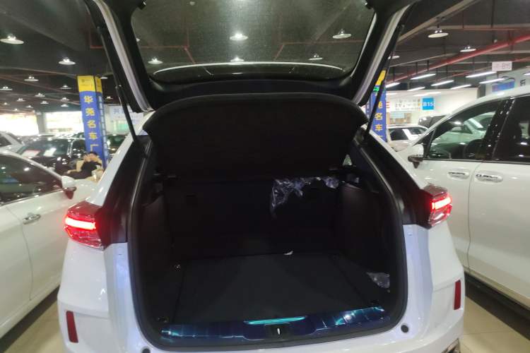 Used Honda UR-V 2023 370TURBO Two-Wheel-Drive Luxury Edition Trunk