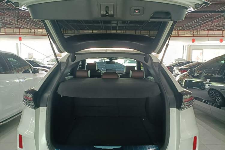 Used Honda UR-V 2023 370TURBO Four-Wheel Drive Luxury Edition Trunk