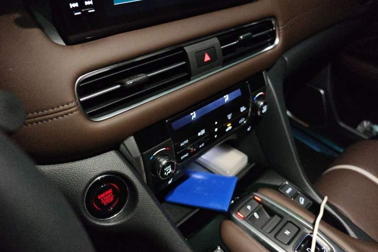 Used Honda UR-V 2024 370TURBO Two-Wheel-Drive Luxury Edition Audio And AC Panel