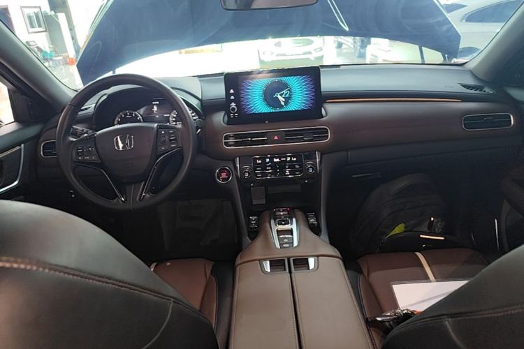 Used Honda UR-V 2024 370TURBO Two-Wheel-Drive Luxury Edition Center Console