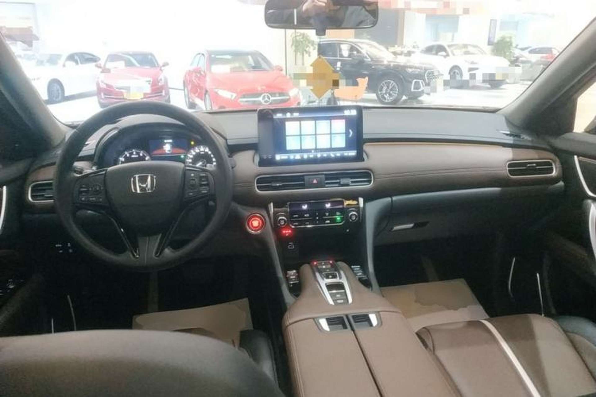 Used Honda UR-V 2024 370TURBO Two-Wheel-Drive Luxury Edition Center Console