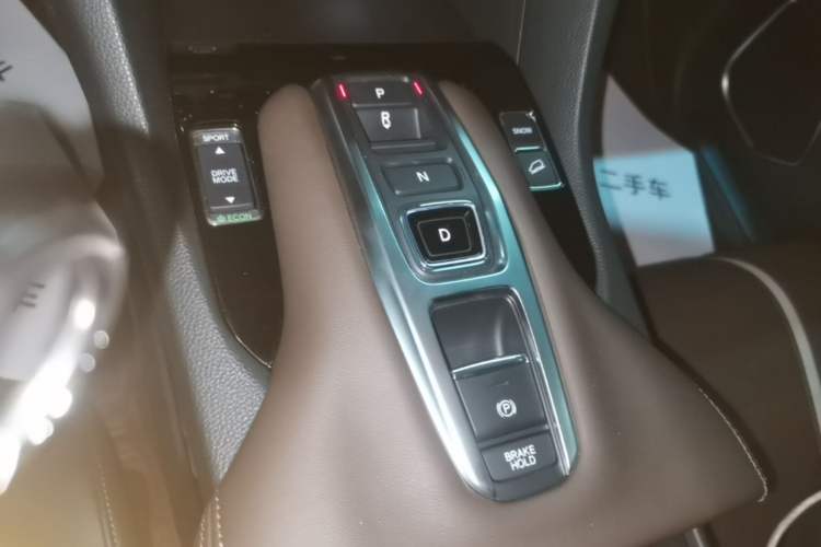 Used Honda UR-V 2024 370TURBO Four-Wheel Drive Deluxe Edition Gear Lever