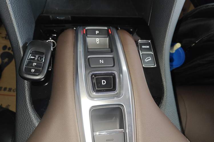 Used Honda UR-V 2024 370TURBO Two-Wheel-Drive Luxury Edition Gear Lever