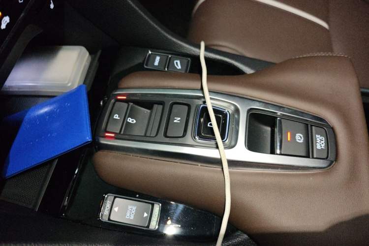 Used Honda UR-V 2024 370TURBO Two-Wheel-Drive Luxury Edition Gear Lever