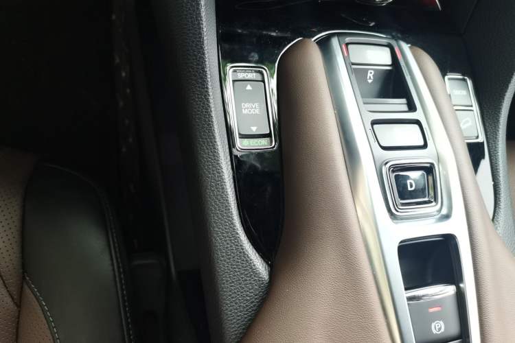 Used Honda UR-V 2024 370TURBO Two-Wheel-Drive Luxury Edition Gear Lever