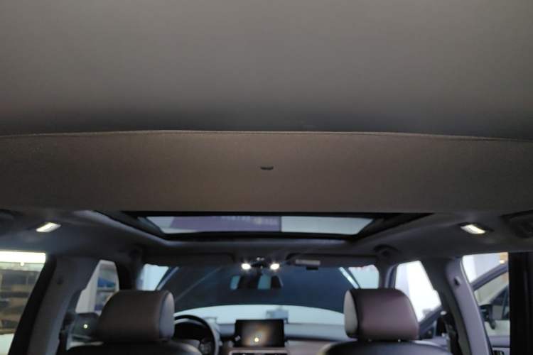 Used Honda UR-V 2024 370TURBO Two-Wheel-Drive Luxury Edition Headliner