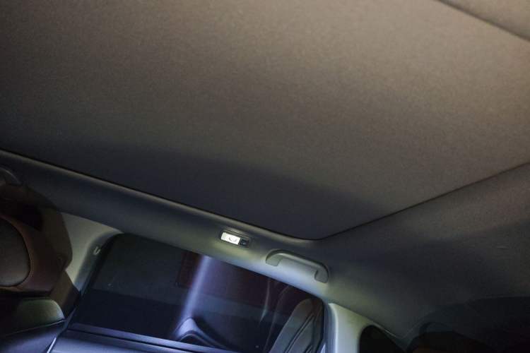 Used Honda UR-V 2024 370TURBO Two-Wheel-Drive Luxury Edition Headliner