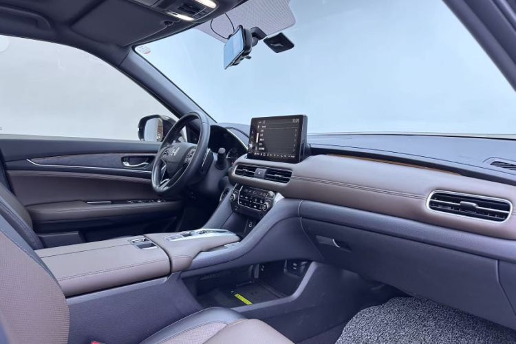 Used Honda UR-V 2024 370TURBO Two-Wheel-Drive Luxury Edition Interior 2