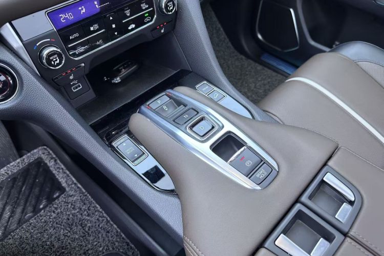 Used Honda UR-V 2024 370TURBO Two-Wheel-Drive Luxury Edition Interior 6