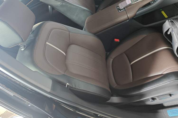 Used Honda UR-V 2024 370TURBO Two-Wheel-Drive Luxury Edition Right Front Seat
