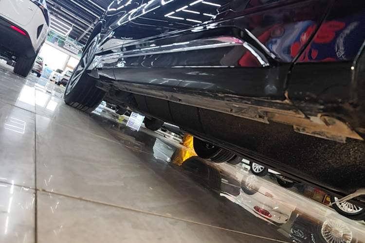 Used Honda UR-V 2024 370TURBO Two-Wheel-Drive Luxury Edition Right Side Sill
