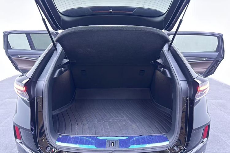 Used Honda UR-V 2024 370TURBO Two-Wheel-Drive Luxury Edition Trunk