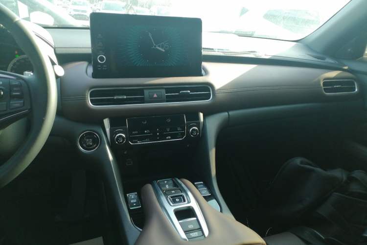 Used Honda UR-V 2024 370TURBO Two-Wheel-Drive Luxury Edition Audio And AC Panel