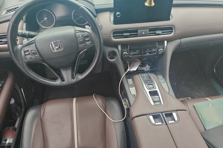 Used Honda UR-V 2024 370TURBO Two-Wheel-Drive Luxury Edition Center Console