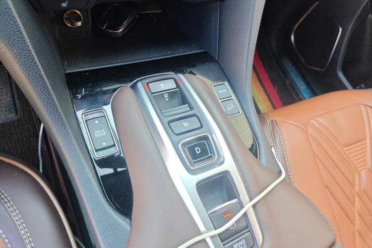 Used Honda UR-V 2024 370TURBO Two-Wheel-Drive Luxury Edition Gear Lever