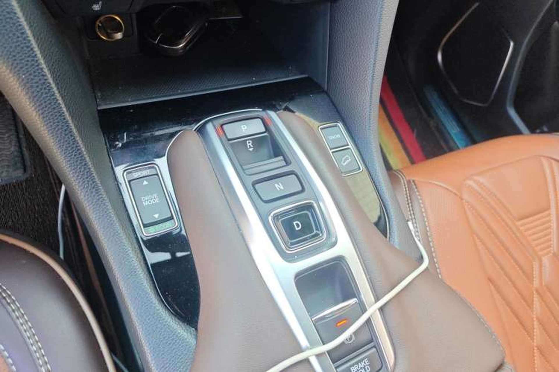 Used Honda UR-V 2024 370TURBO Two-Wheel-Drive Luxury Edition Gear Lever
