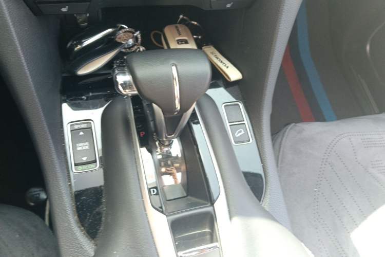 Used Honda UR-V 2024 240TURBO Two-Wheel-Drive Zhijing Edition Gear Lever