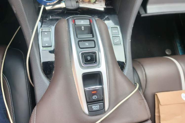 Used Honda UR-V 2024 370TURBO Two-Wheel-Drive Luxury Edition Gear Lever