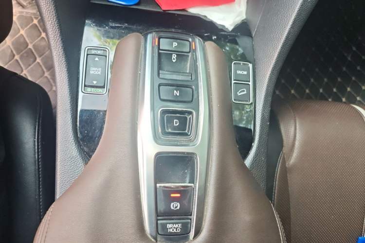 Used Honda UR-V 2024 370TURBO Two-Wheel-Drive Luxury Edition Gear Lever