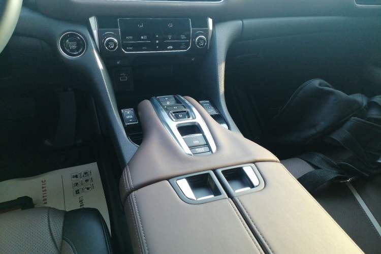 Used Honda UR-V 2024 370TURBO Two-Wheel-Drive Luxury Edition Gear Lever