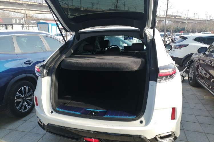 Used Honda UR-V 2024 370TURBO Two-Wheel-Drive Luxury Edition Trunk