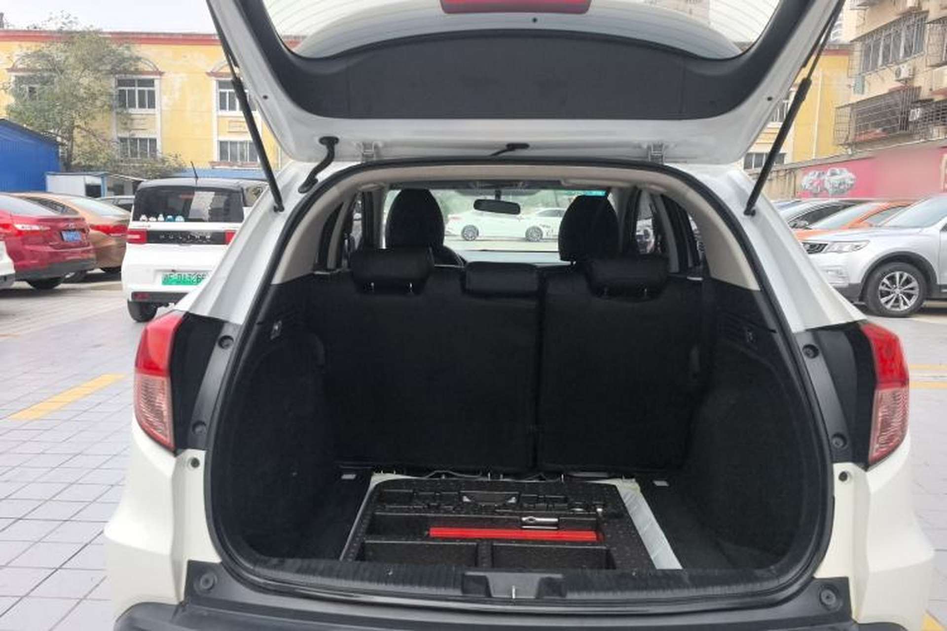 Used Honda Vezel 2015 1.5L manual two-wheel drive Comfort trim level Trunk