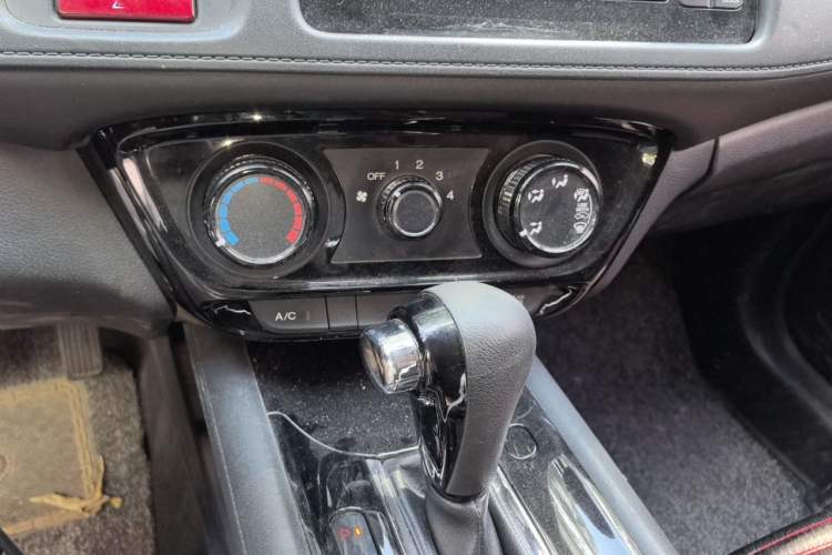 Used Honda Vezel 2015 1.5L CVT two-wheel drive Comfort trim Audio And AC Panel
